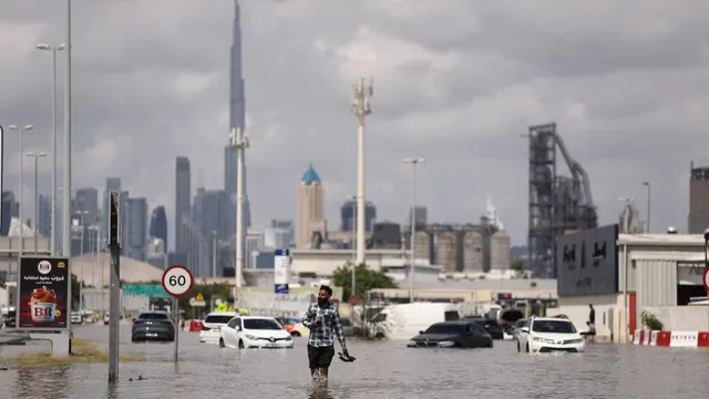indian-delivery-agent-killed-in-ras-al-khaimah-as-underconstruction-wall-collapses-during-uae-rains-video